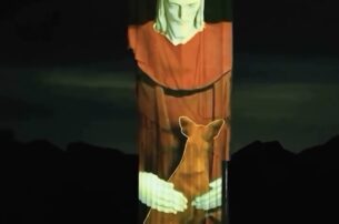 Cristo Redentor “abraça” vira-lata caramelo em projeção para promover adoção